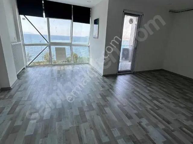 Delux'den Anayola Cepheli Deniz Manzaralı Dublex 4+1 Daire