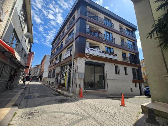 Deluxe 26 ' Dan Tam Merkezde Yeni Binada Yokuşsuz Köşe Dükkan