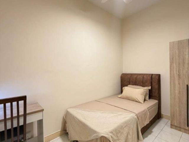 Deluxe Bedroom Seri Maya Condominium LRT Setiawangsa to KLCC