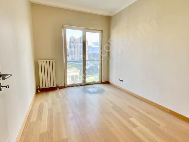 Deluxia Palace Taşınmaya Hazır Boş 2+1 Kiralık Ofis