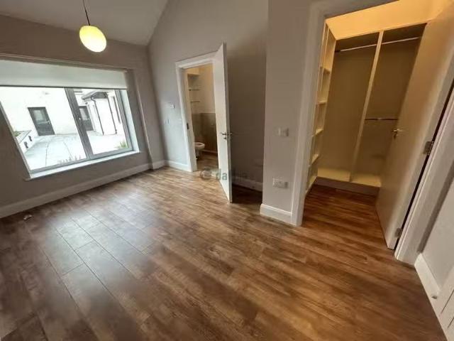 Del Aguila Place, Kinsale, Co. Cork is for rent
