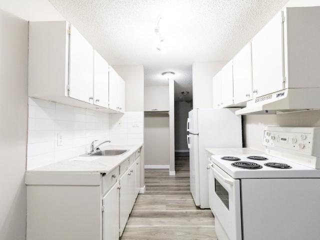 Delburn House 1 Bedroom Apartment for Rent at 1419 17 Ave Nw, Calgary, AB T2M 0R4 Capital Hill