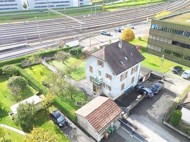 Delémont – Immobilie mit 3 Wohnungen und großem Entwicklungspotenzial in einem zentralen Gebiet