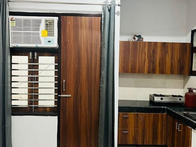 Delhi Blue Apartments 3 Bedroom 200 Sq. Yd. Apartment in Sarojini Nagar Delhi Listing ID: #10022