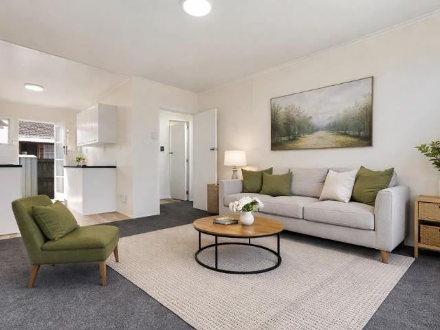 Delightful, bright two bedroom unit!