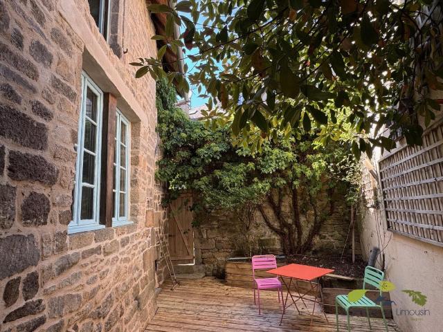 Delightful village house dating from 1650, lovingly renovate. 101m² Treignac