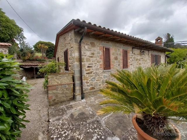 Delizioso casale in pietra ristrutturato con vista sul Lago. 80m² Tuoro sul Trasimeno