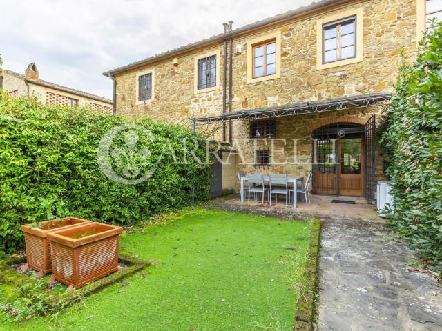 Deliziosa porzione di casale in pietra con giardino privato. 182m² Barberino Val d'Elsa