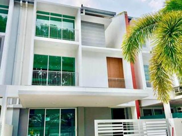 Delora Bukit RajaLake View 25 Storey Brand New Superlink House