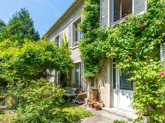 DEPT Yvelines 78 Thoiry centre Maison bourgeoise 170M2 terrain 2500M2