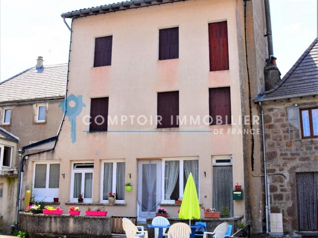 Dépt. 07 A VENDRE au BEAGE Immense Maison de Village de