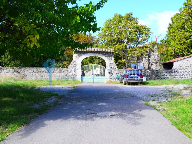 Dépt. 07 A VENDRE à LAVILLEDIEU Maison ancienne en pierres de 130 m2 env. + 150 m2 + terrain constructibl