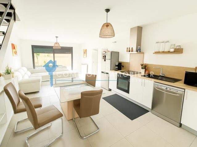 Dept 30 A vende Uchaud Maison T4 avec jardin et Parking