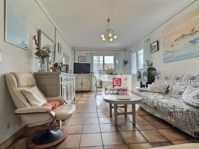 Dept 33 La Teste De Buch Maison 5 pièce s 79 m2 avec terrasse, son jardin de 745m² et un garage indépendant, une véranda de 10m2 et une buanderie de 15m2 soit une surface utile de 104m2