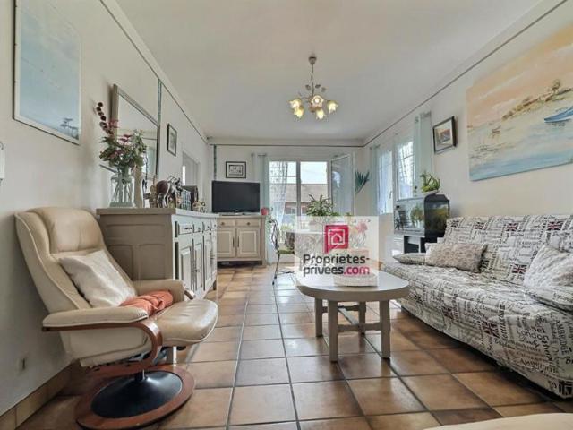 Dept 33 La Teste De Buch Maison 5 pièce s 79 m2 avec terrasse, son jardin de 745m² et un garage indépendant, une véranda de 10m2 et une buanderie de 15m2 soit une surface utile de 104m2