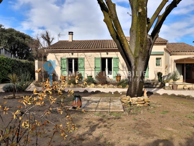 Dept 84 Maubec Maison de plain pied avec piscine