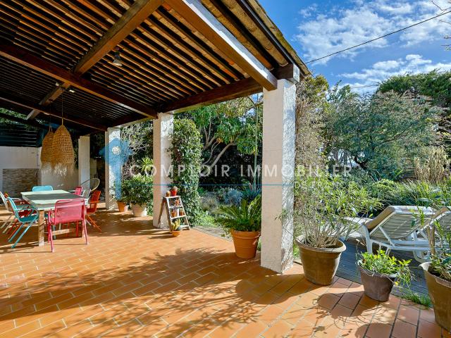 Dept 83 Le Lavandou À 2 pas de la plage Rez de jardin avec terrasse, jardin et parking
