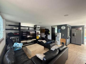 Depto. 198 m2 en Planta Baja, 3 habitaciones, 2 baños completos, patio trasero
