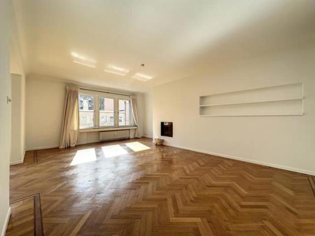 Depage: Sublime 4 bedroom apartment. + office + car park