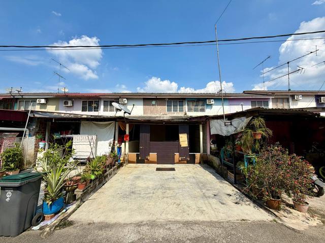 DEPAN SURAU Teres Kos Rendah Taman Puteri LayangLayang