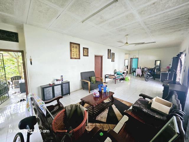 DEPAN SURAU Banglo 1 Tingkat Bandar Putra Permai Seri Kembangan