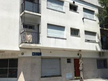 Departamento 3 amb. Al Frente con Balcón. Muy Luminoso. Bajas Expensas