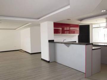 Departamento 254m2 en la Vía Nayón Tanda con Terraza