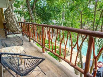 Departamento con dise?o lock off, terraza privada con vista verde, 2 albercas, a