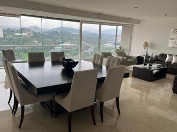 Departamento con terraza y balcones en Punta Horizonte