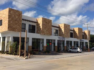 Departamento semi amueblado de 2 recamaras sobre Av Constituyentes, Playa del Carmen