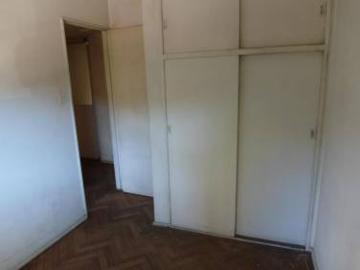 OPORTUNIDAD Departamento 5 ambientes, balcón y 2 patios. Avenida Belgrano Balvanera