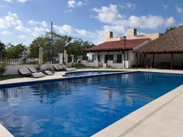 Departamento de 2 recámaras dentro de privada con amenidades en Playa del Carmen