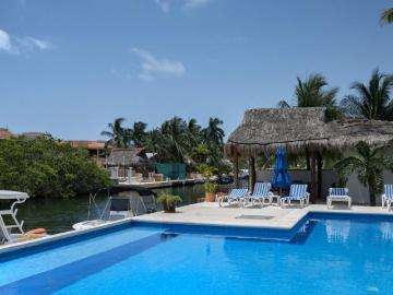 Departamento de 2 Recámaras Frente a la Marina En Venta Puerto Aventuras
