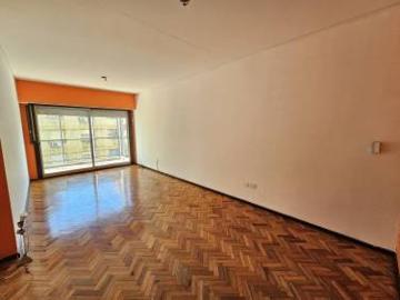 Departamento de 4 ambientes con cochera descubierta en venta! Saavedra
