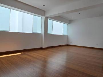 DEPARTAMENTO DE ESTRENO EN CHACARILLA DEL ESTANQUE. AMPLIO BALCÓN. ID.952
