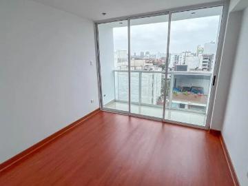 Departamento de habitaciones y terraza de m en Venta en Surquillo