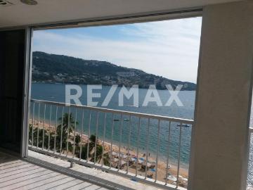Departamento para remodelar Frente al Mar en Acapulco: Piso 8 Condominio Camelia y Magnolia