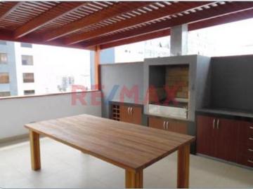Departamento duplex en av. Grau Miraflores, cerca al malecón