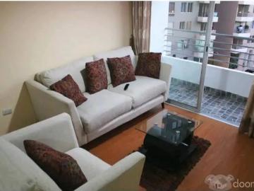 Departamento en condominio de 3 dormitorios y 2 baños. Con cochera