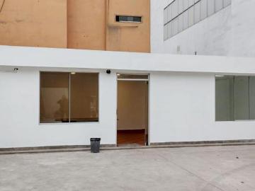Departamento en alquiler dentro de condominio en primer piso con estacionamiento