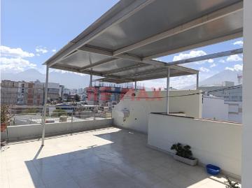 Departamento en alquiler en Cayma a S/2,400 al mes