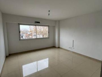 DEPARTAMENTO EN DUPLEX 3 AMB CON COCHERA LINIERS