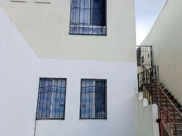Departamento en Planta Alta en Renta Frente Cuarto Parque de Villas del Sol
