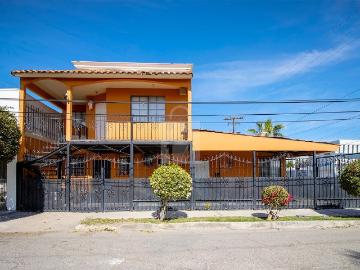 ¡Departamento en renta cerca del Nido de los Aguilas! Con Servicios Incluidos!