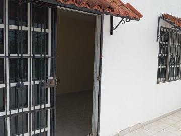 Departamento en renta sin muebles en valle dorado
