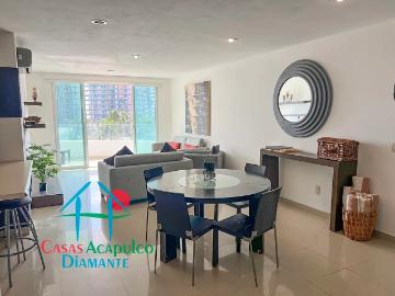 Departamento en renta vacacional en Playa Diamante, a unos metros del mar