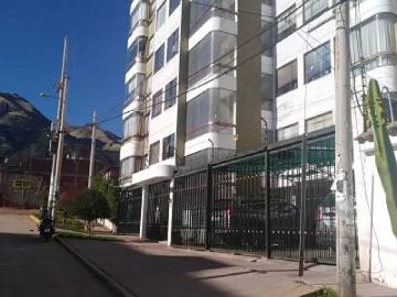 DEPARTAMENTO EN URB. VERSALLES 3ER. PISO