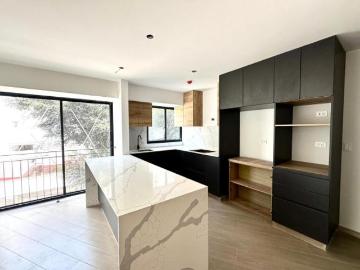 DEPARTAMENTO EN VENTA DE 2 DORMITORIOS, ESTAR Y 2 TERRAZAS EN PRIMER NIVEL, BARRANCO LIMITE CON MIR
