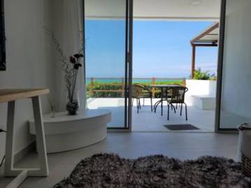 Departamento en venta dentro de urbanización Cerrada con vista al mar en Jama