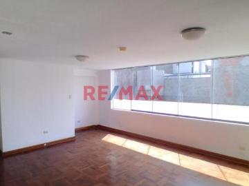 Departamento En Venta En El Distrito Miraflores Muy Cerca De La Avenida Larco